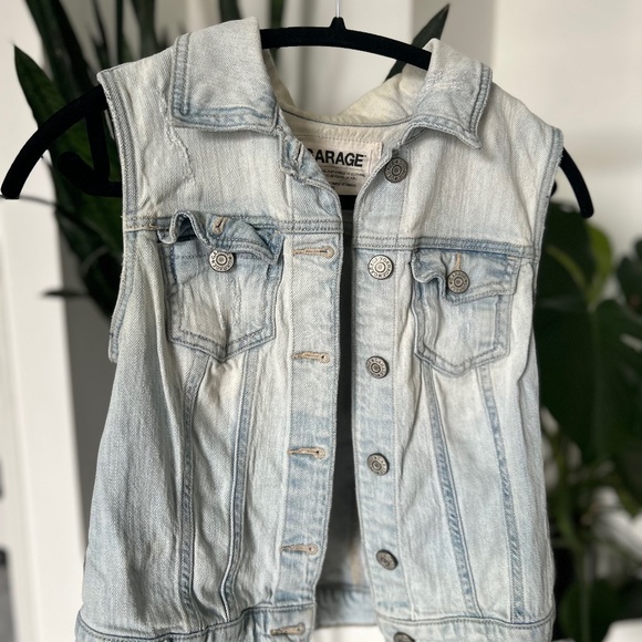 Garage Distressed Jean Vest - Picture 1 of 3